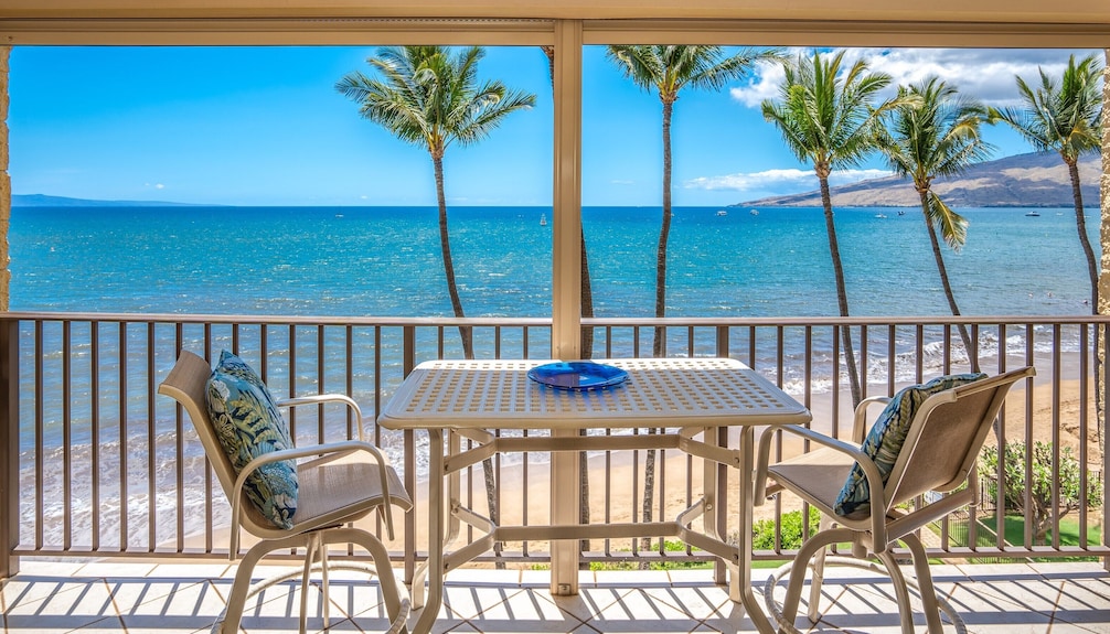 Lanai with chairs