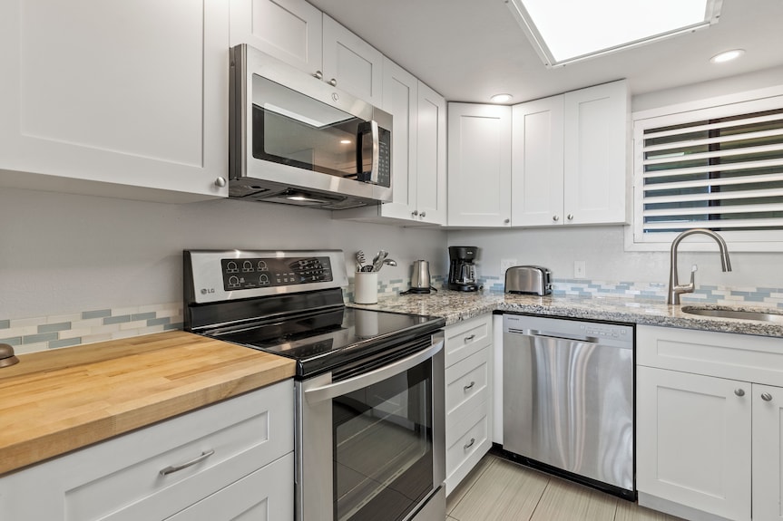 Full kitchen
